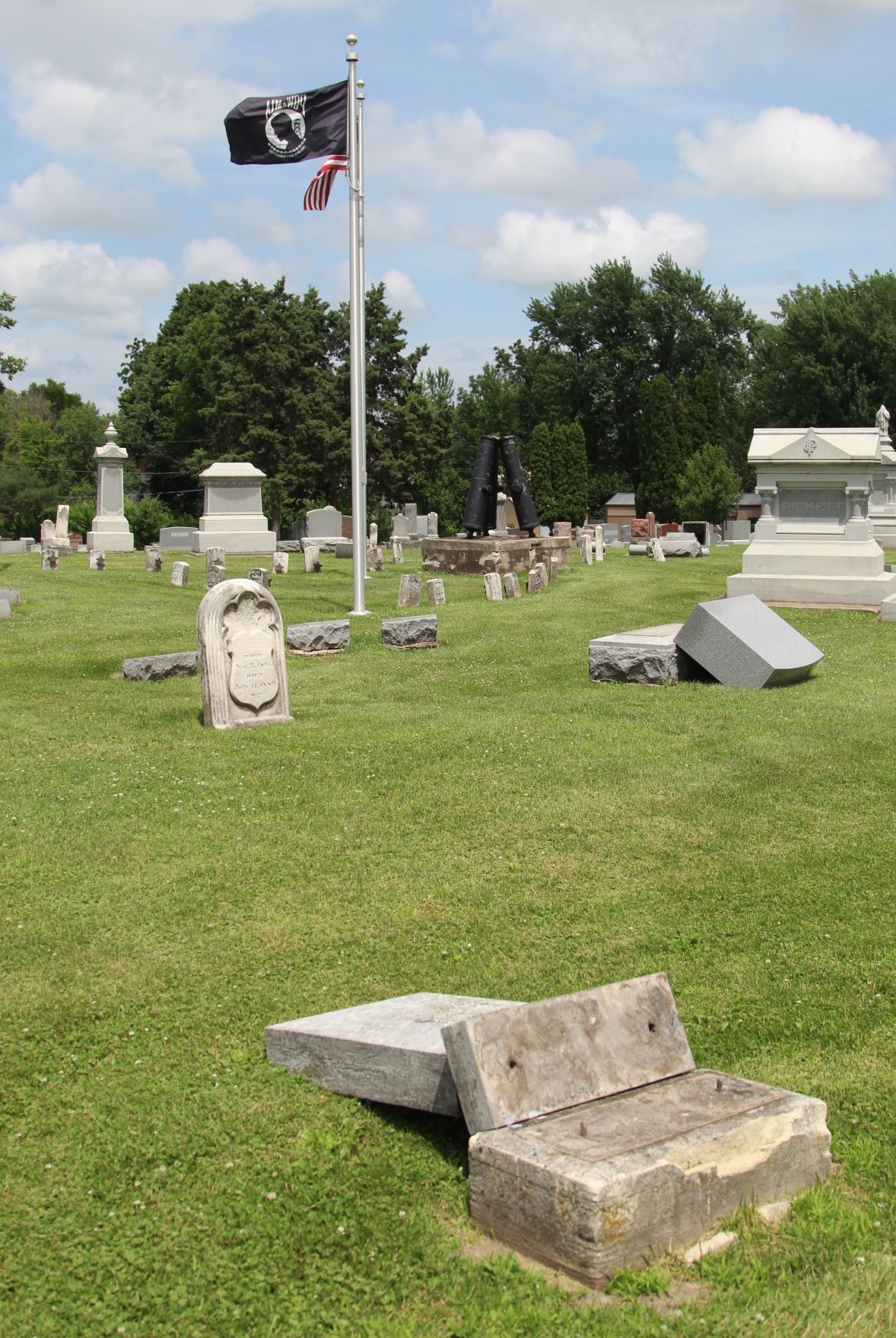 063020jr-elmwood-vandalism-5